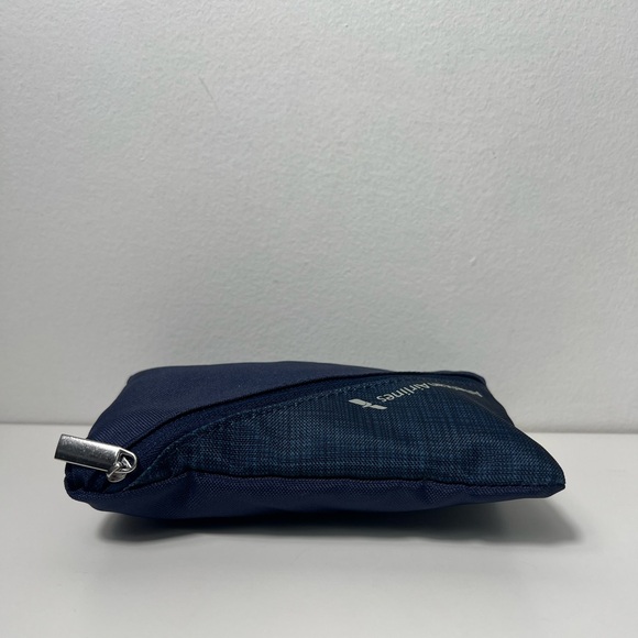 American Airlines Flagship First Class Travel Cosmetic Amenity Kit Bag - Picture 8 of 9